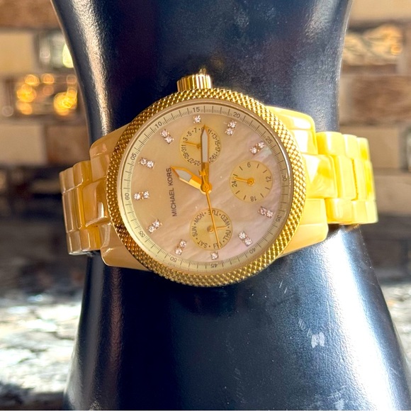 Micheal Kors Ladies Watch - Picture 3 of 4